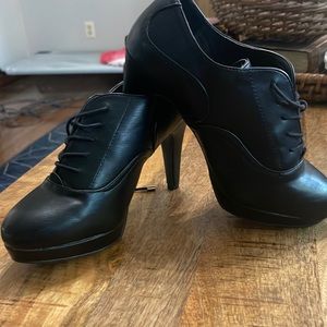 Black tie high heel shoes